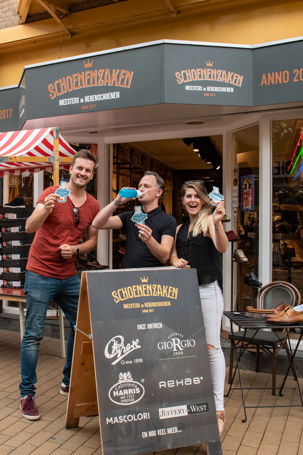 Publiek Water Team at refill station 'Schoenenzaken'